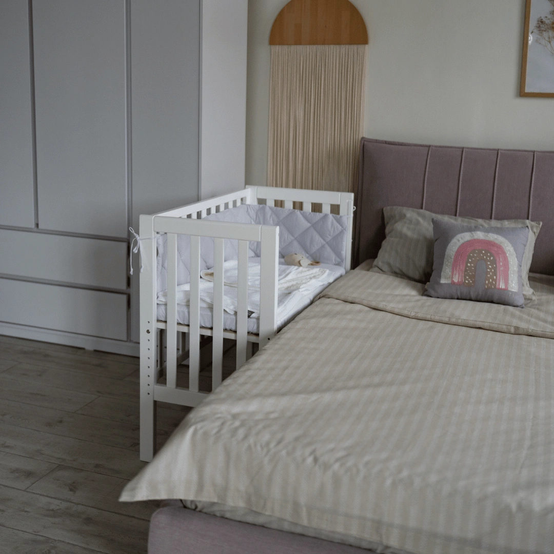 Dětská přístavná mini postýlka Lizzi Gekko Kids 90x45. S matrací a sadou ložního prádla